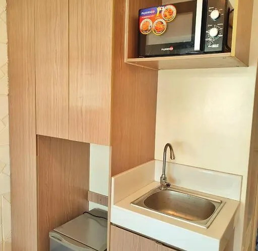 Urban Deca Edsa Budget Place W/ Unli Wi-fi Netflix Apartment Manila